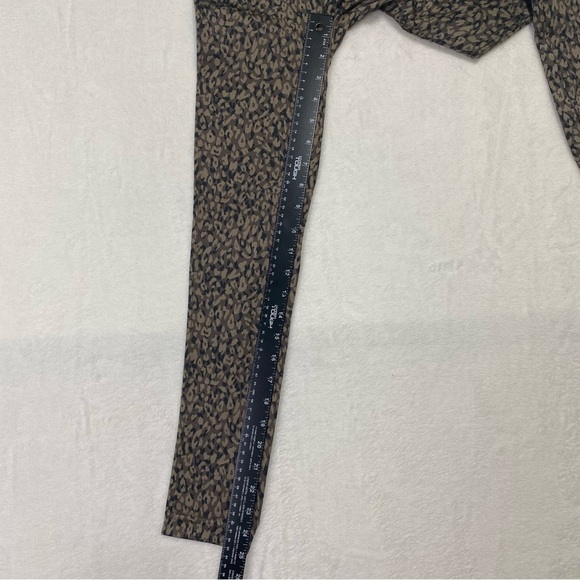 Spanx Leggings Sz Look At Me Now Medium Leopard Print - Picture 7 of 8